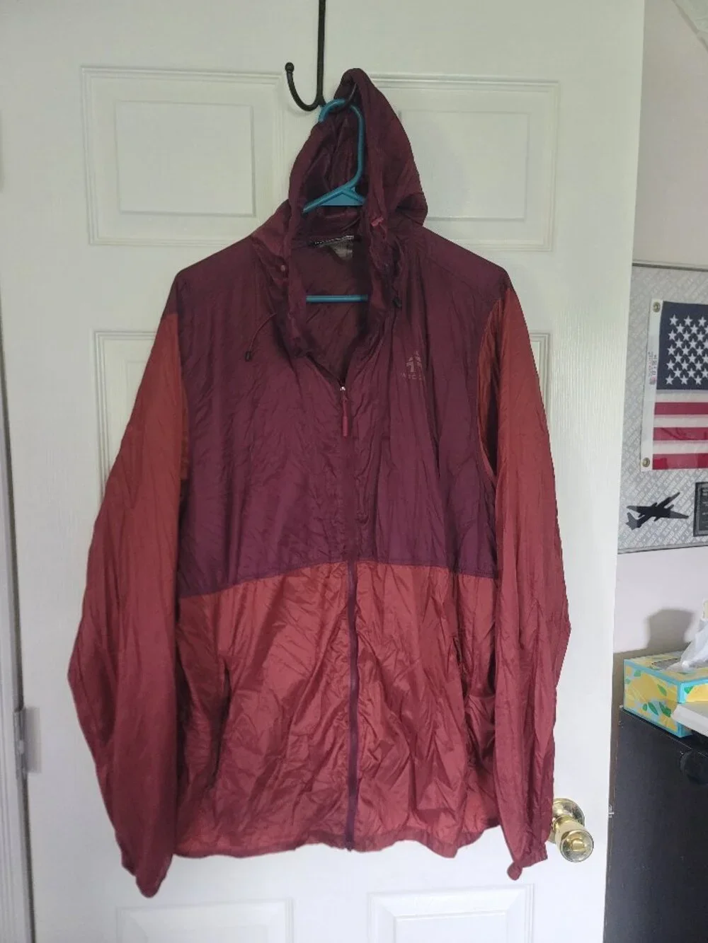 Mens Woods red/burgundy hooded full zip windbreaker - size XL